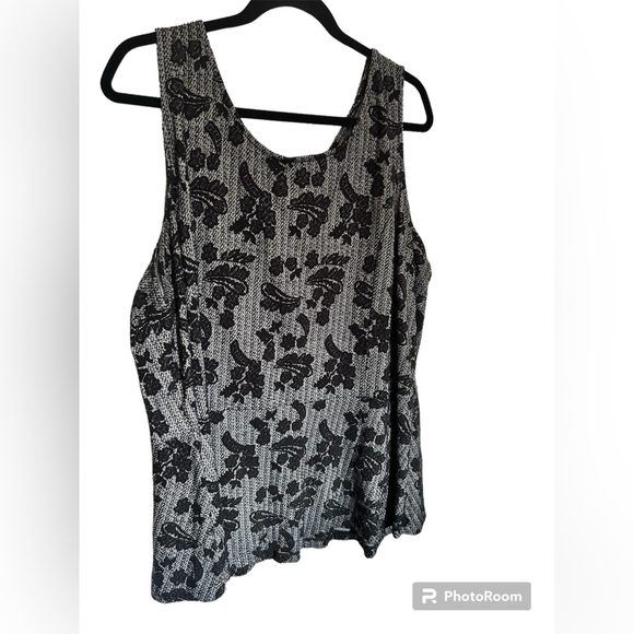 Gently worn Old Navy Peplum top with zipper detail on back - Picture 1 of 4